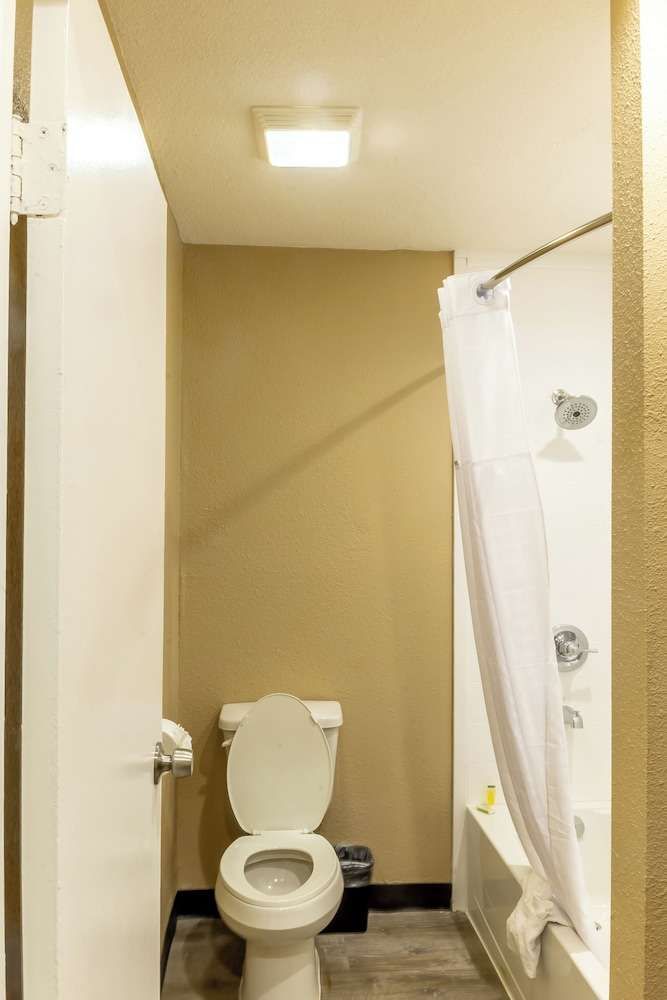 Super 8 by Wyndham Big Spring - photo 9