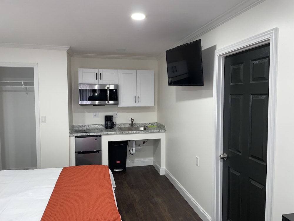 Gatehouse Motel - photo 18