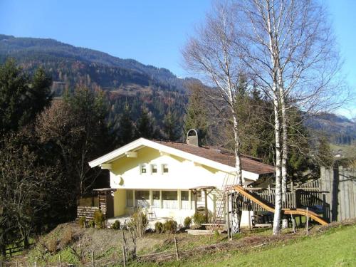 Großes Ferienhaus in ruhiger Lage WLAN b. 9 Per. in Saalfelden Am Steinernen Meer, Austria