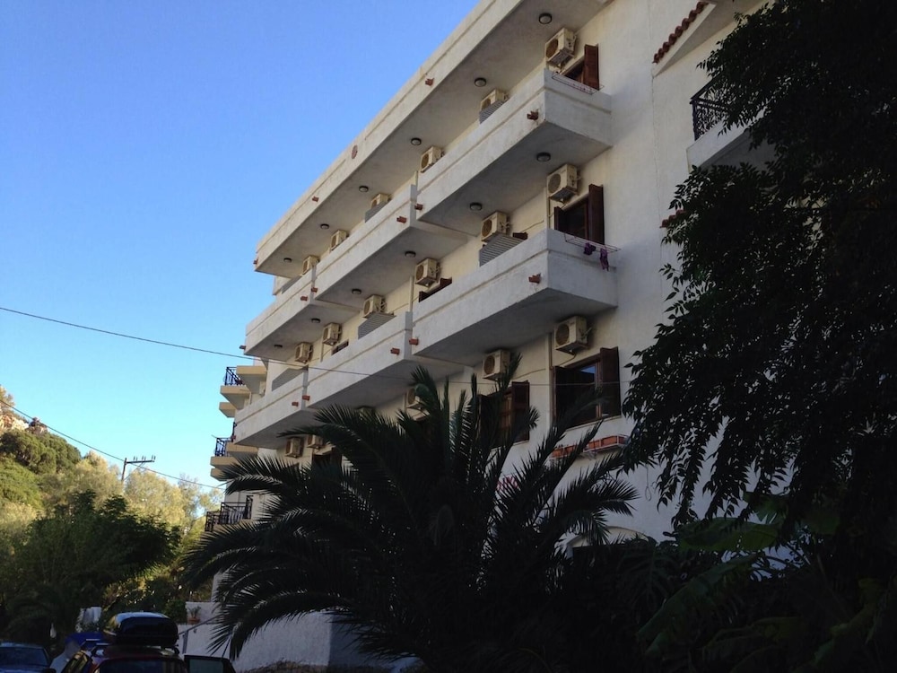 Oinoi Hotel in Agios Kirykos, Greece