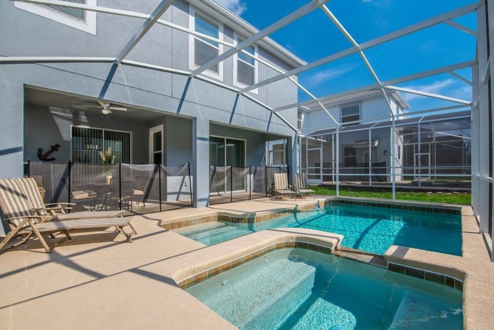 1572Tl — 4-Star Luxury Hotel in Davenport, United States