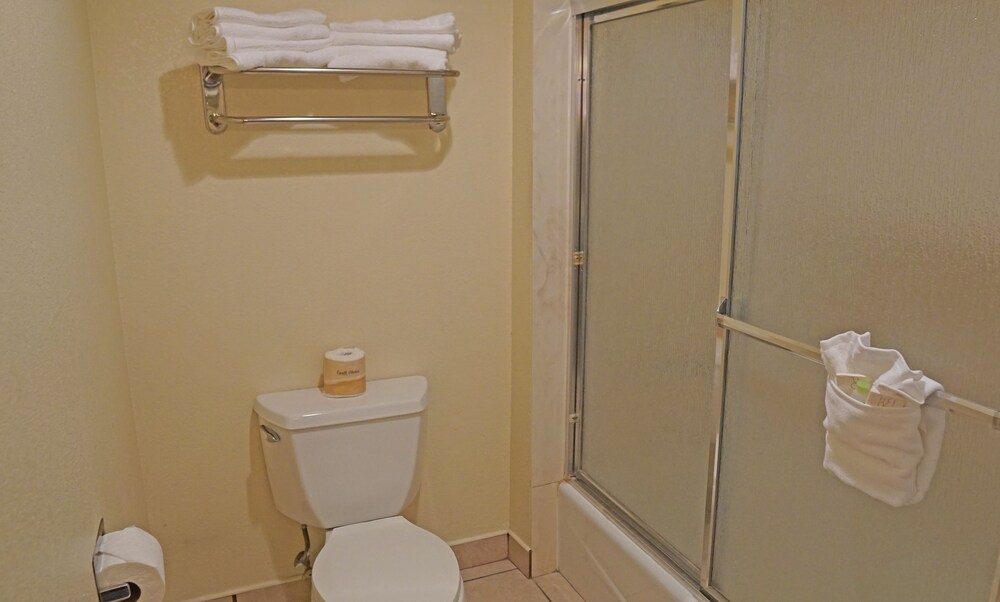 Travel Plaza Inn - photo 31