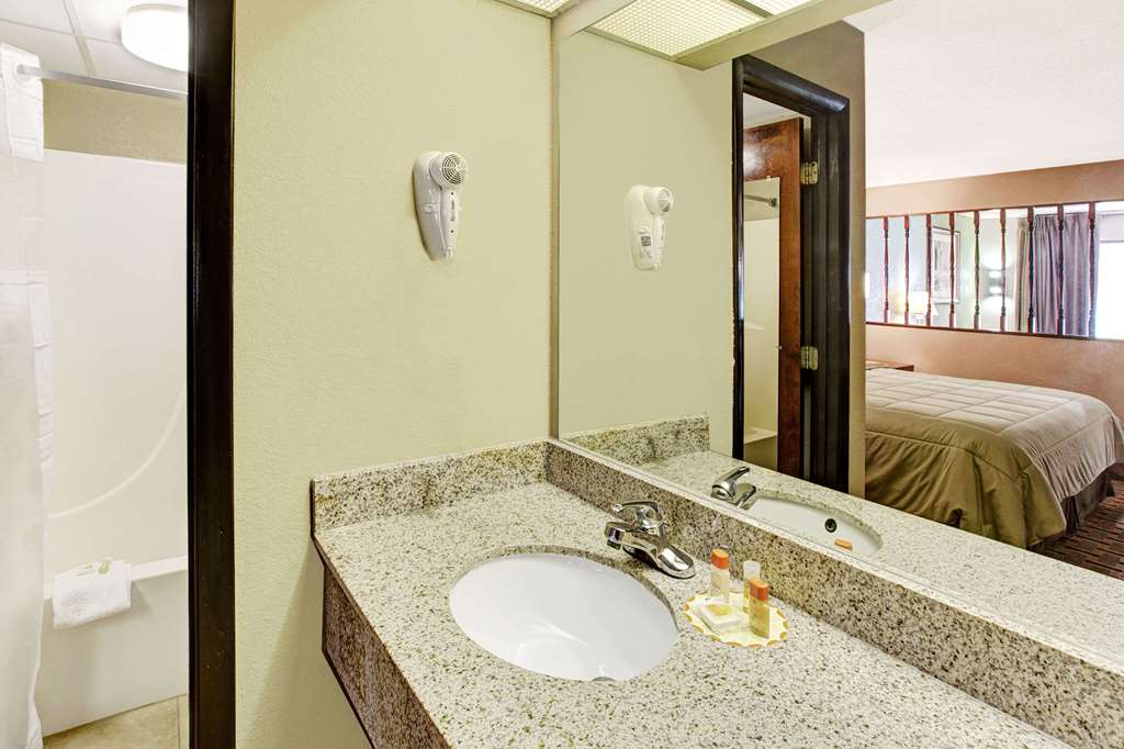 Days Inn by Wyndham Conover Hickory - photo 10
