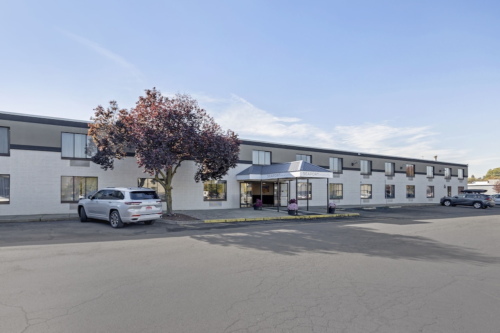 Seaport Inn and Suites - photo 29