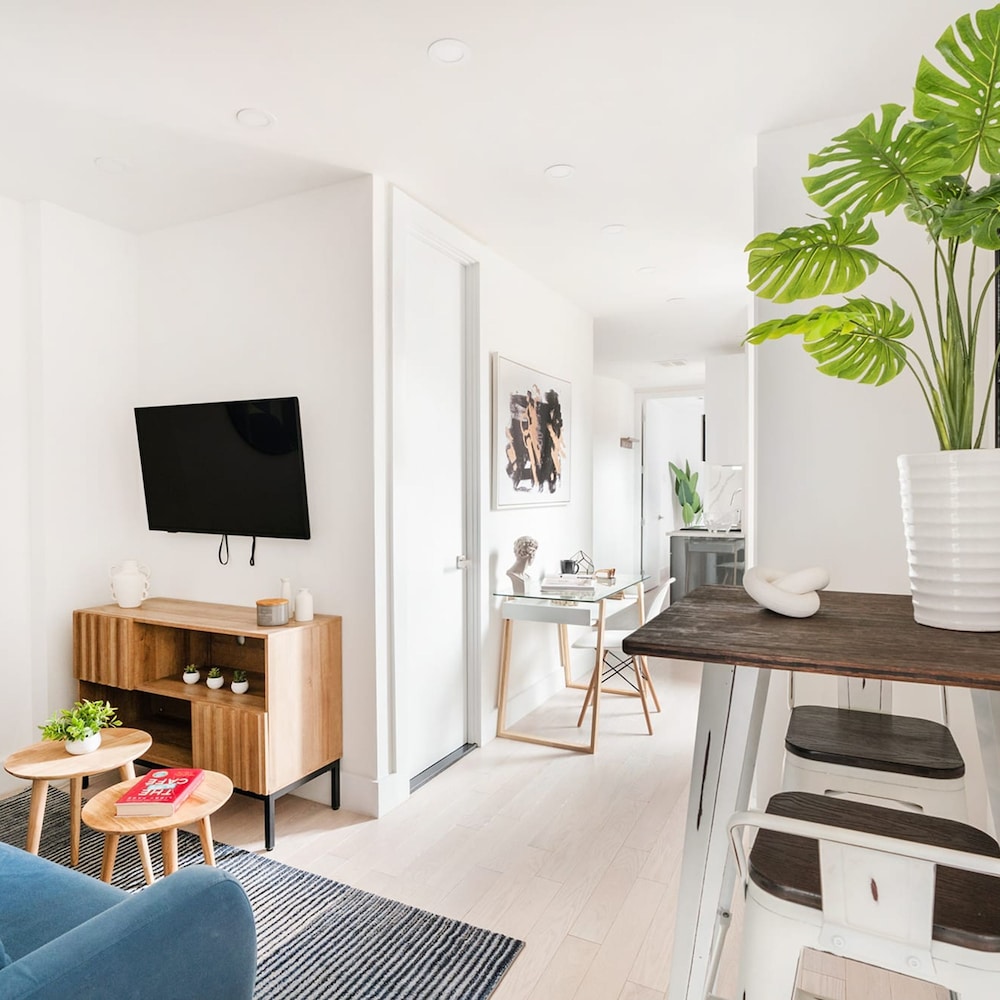48 5RW 1BR Apartment in Midtown West W D — 4-Star Luxury Hotel in New York City, United States