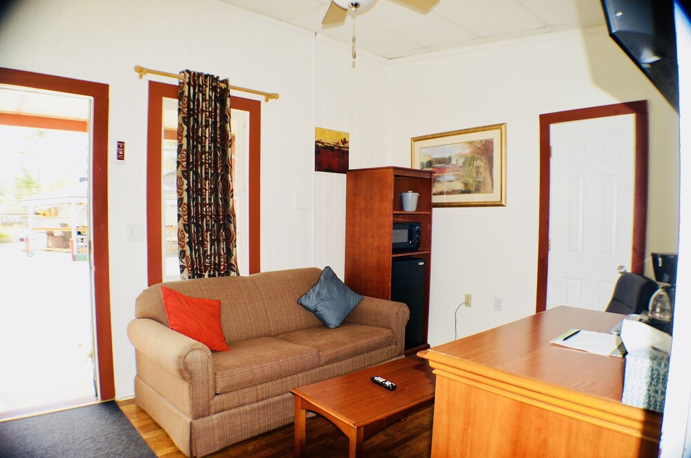 CedarWood Inn - photo 79