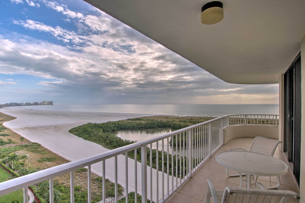Beachfront Marco Island Resort Condo with Pool - photo 12
