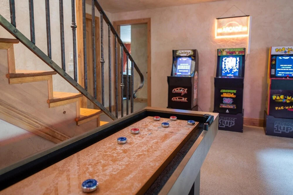 Cherry Ridge by Avantstay Incredible Mountain Mansion w Game Room Hot Tub & Views - photo 12
