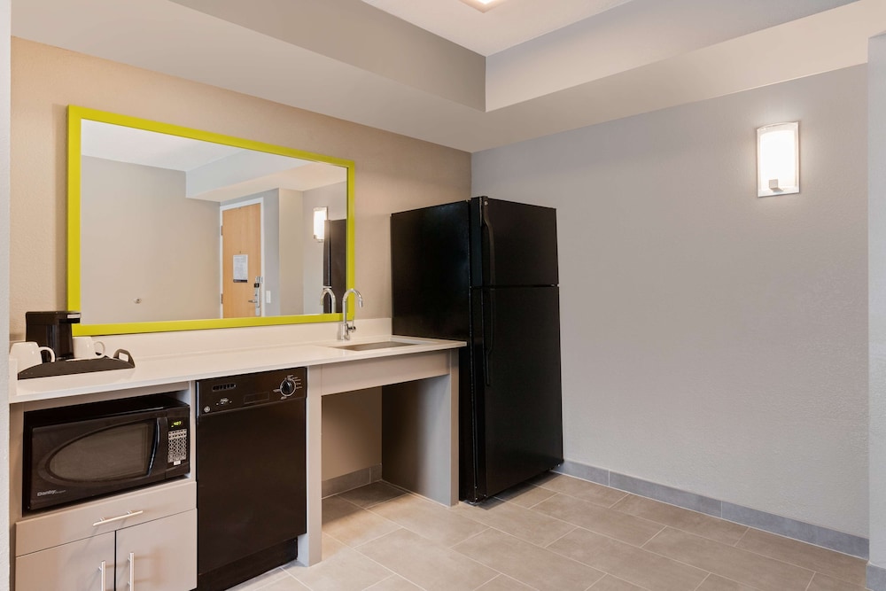 Hampton Inn & Suites Fort Myers Beach Sanibel Gateway - photo 14