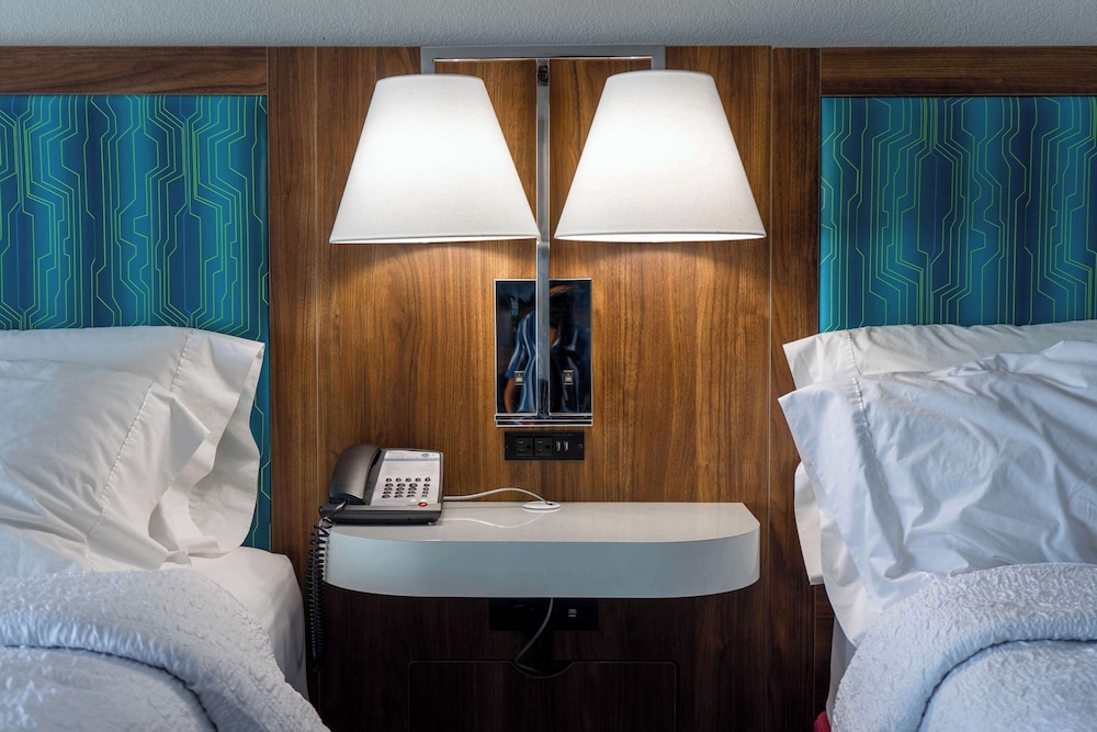Hampton Inn Elkhorn Lake Geneva Area - photo 23