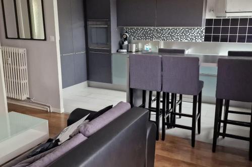 Refuge Urbain Chic Avec Balcon in Saint-Lo, France