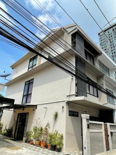 8Finite House