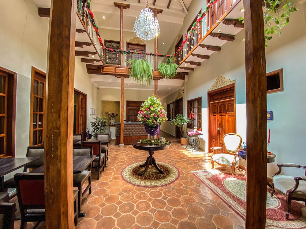 Santa Lucia House Forum — 4-Star Luxury Hotel in Cuenca, Ecuador