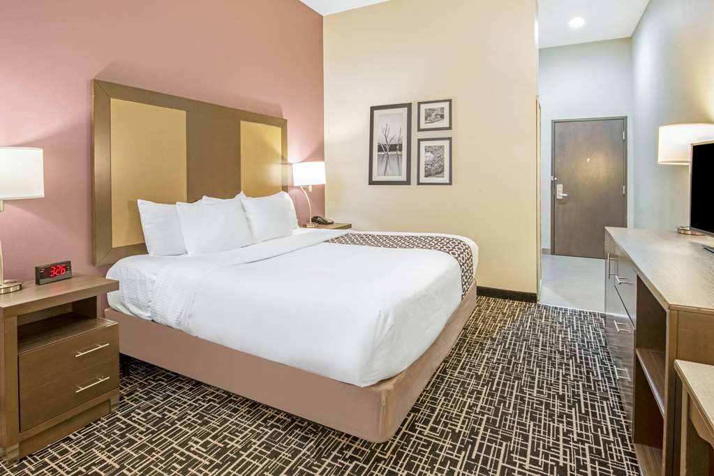 La Quinta Inn & Suites by Wyndham Weatherford OK - photo 19
