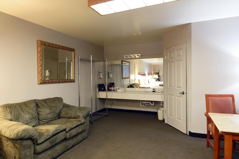 Lynchburg Country Inn - photo 21