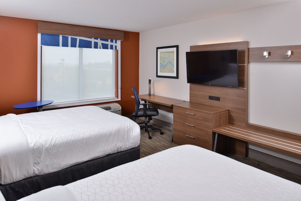 Holiday Inn Express & Suites Marshalltown by IHG - photo 20