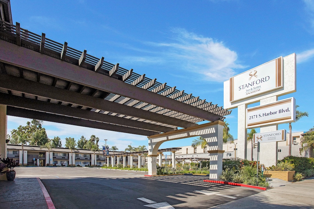 Stanford Inn & Suites Anaheim - photo 2