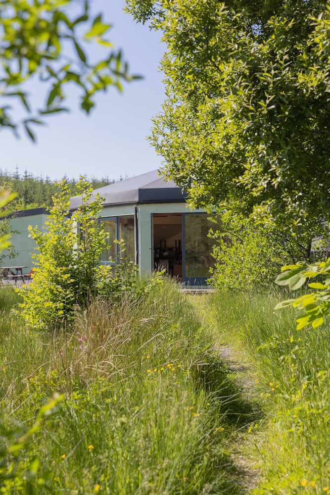 The Common Knowledge Centre - carbon neutral hotel in Unknown City
