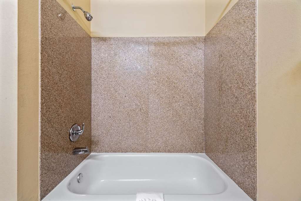 La Quinta Inn & Suites by Wyndham Morgan City - photo 19