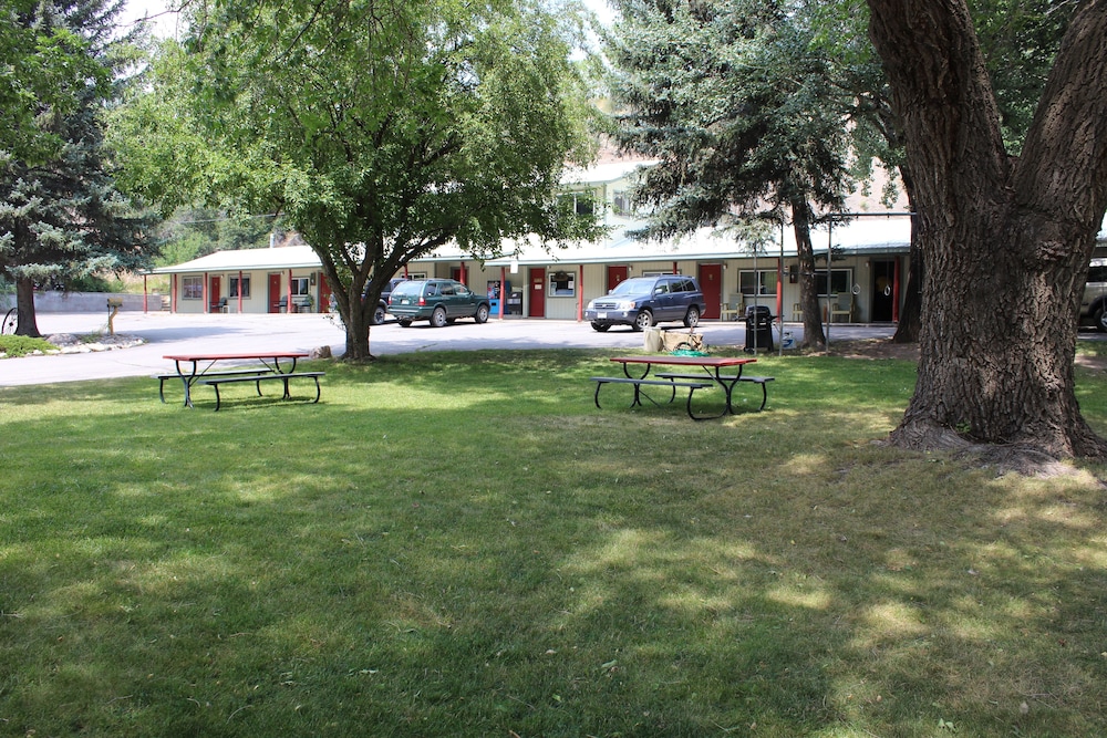 Wapiti Self Service Lodge - photo 39