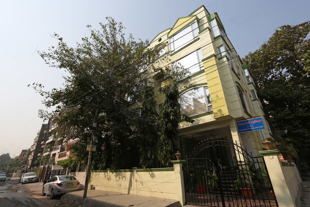 Hotel O Green Park Residency — 4-Star Luxury Hotel in New Delhi, India