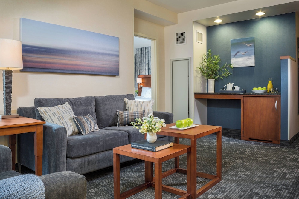Courtyard Marriott Burlington Harbor - photo 10