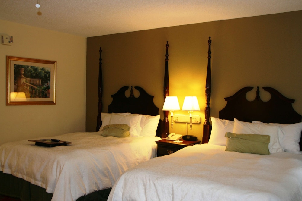 Hampton Inn Canton - photo 8