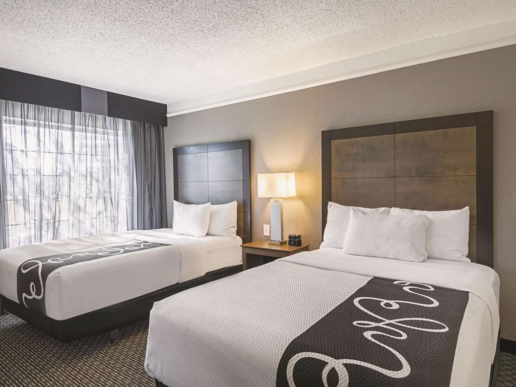 La Quinta Inn & Suites by Wyndham Austin Near The Domain - photo 19