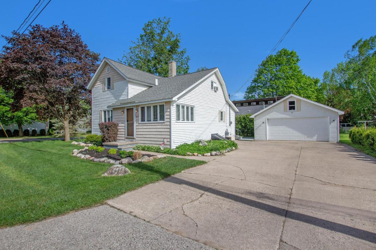 Harbor Charm in Harbor Springs, United States