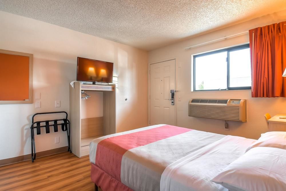Motel 6 Los Angeles Harbor City - photo 11