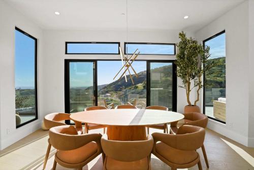 Samara by Stay Awhile Villas — 4-Star Luxury Hotel in Malibu, United States