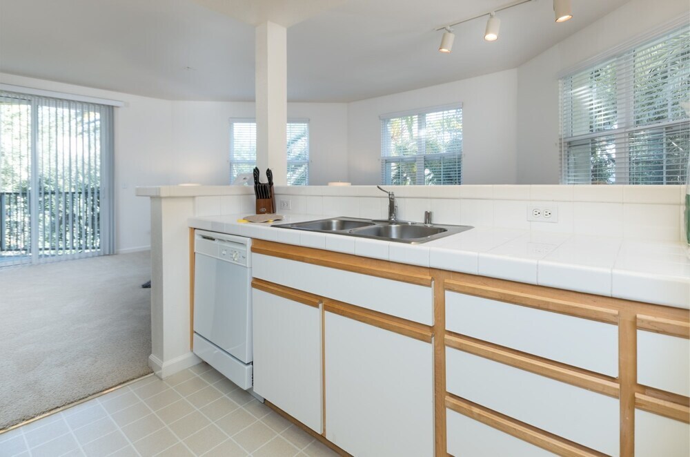 Global Luxury Suites at North Park - photo 27