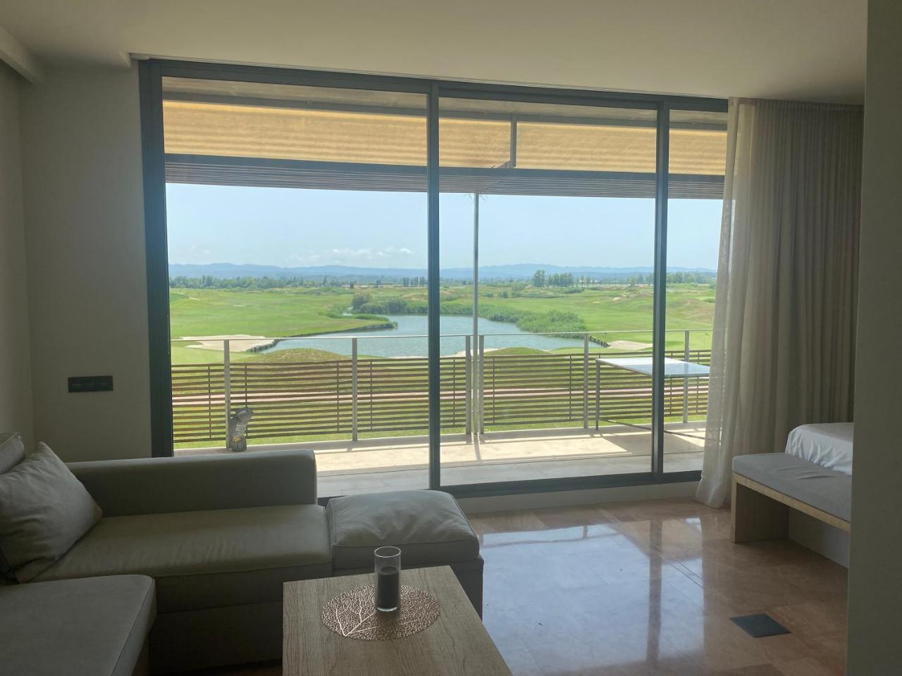 Moderno Apartamento En Emporda Golf — 4-Star Luxury Hotel in Gualta, Spain