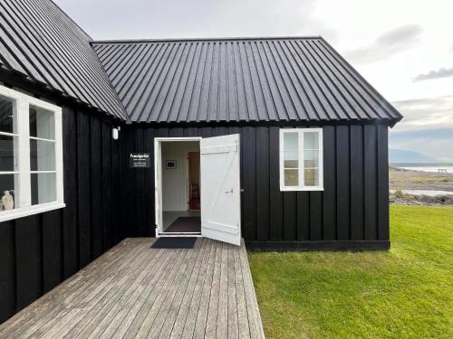 Fraendgardur — Siglufjoerdur — photo 2