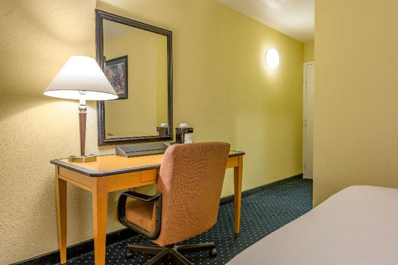 Inn At Lebanon - photo 16