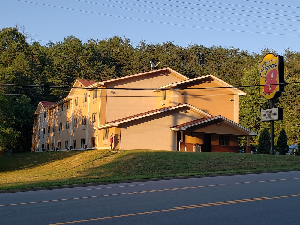 Super 8 by Wyndham Martinsville VA - photo 17