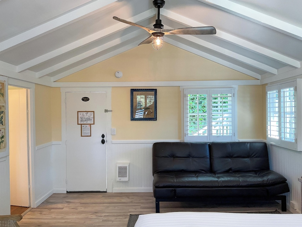 Carmel Green Lantern Inn - photo 59