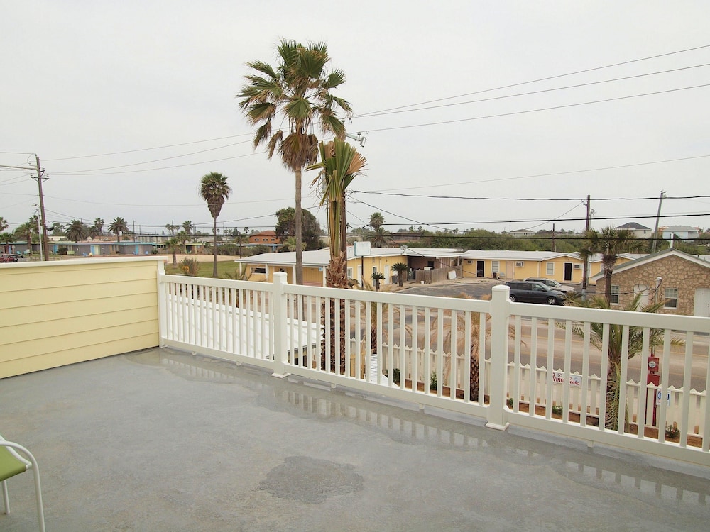 Beach Club Clubhouse 3 — 4-Star Luxury Hotel in Port Aransas, United States