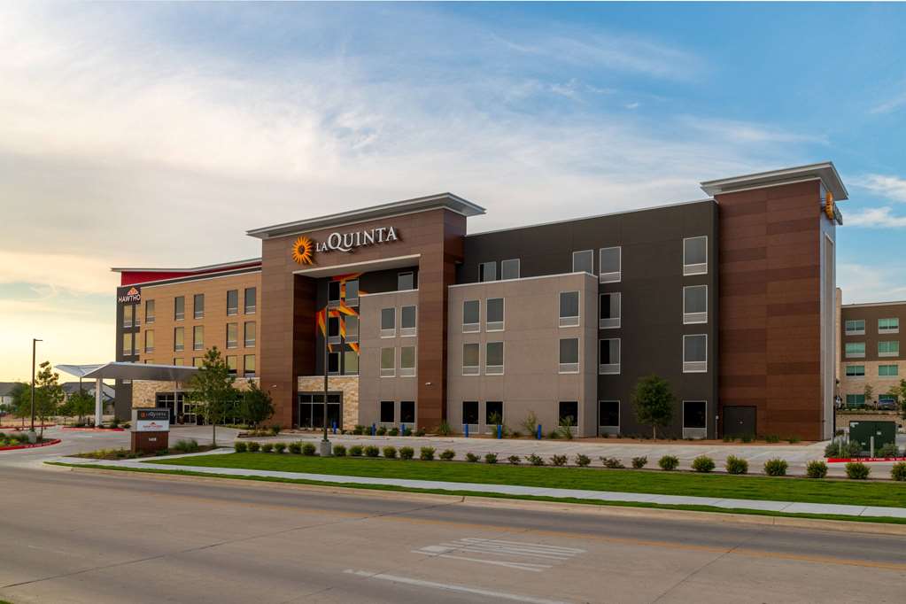 La Quinta Inn & Suites By Wyndham Pflugerville - photo 4