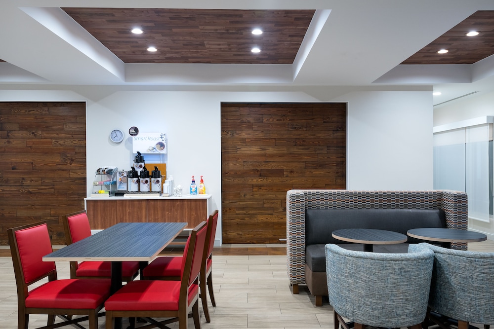 Holiday Inn Express & Suites Florence I 95 & I 20 Civic Ctr by IHG - photo 41