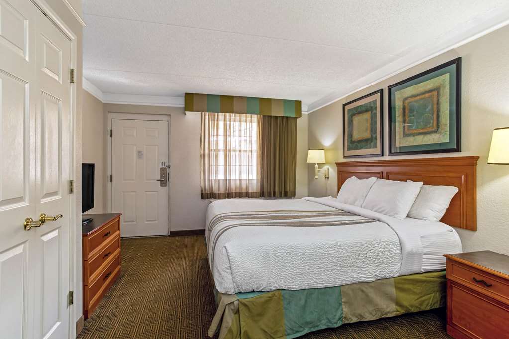 La Quinta Inn by Wyndham Denver Northglenn - photo 36