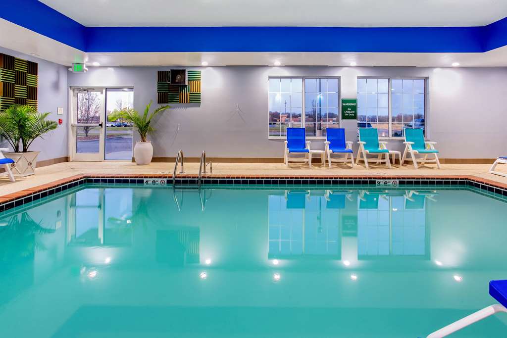 La Quinta Inn & Suites by Wyndham Springfield IL - photo 18