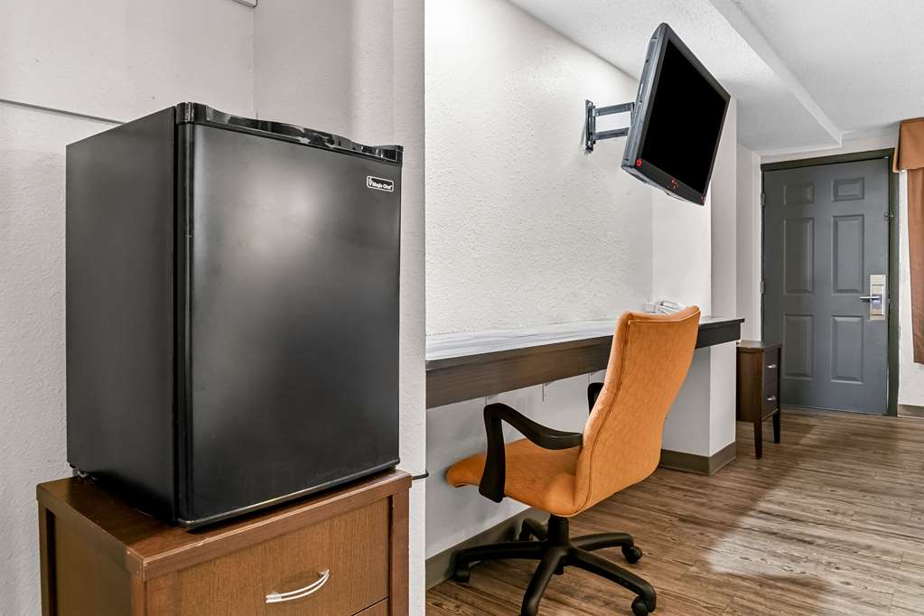 Rodeway Inn & Suites Saginaw I 675 - photo 12