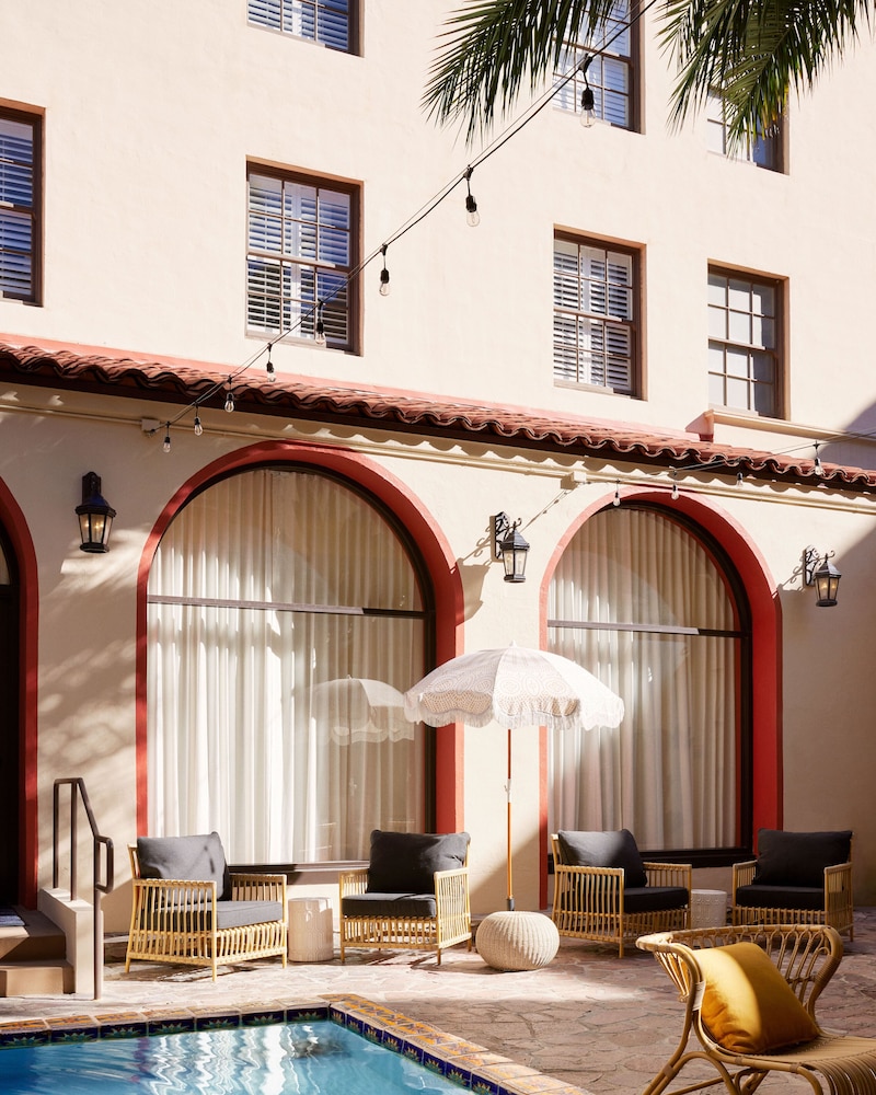 Pasadena Hotel & Pool - photo 27