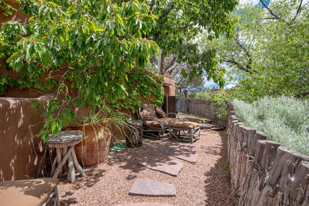 Buena Suerte Quintessential Eastside Pied a terre Fabulous Views and Patios Kiva Fireplace Walk to Canyon Rd. and the Plaza - photo 23