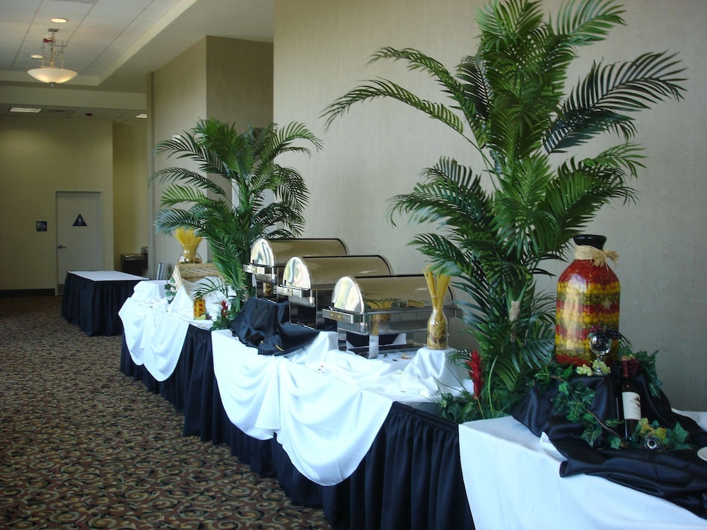 Hilton Garden Inn Victorville - photo 17
