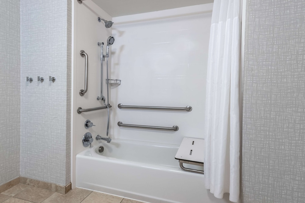 Hampton Inn Suites Minneapolis St Paul Arpt Mall of America - photo 25