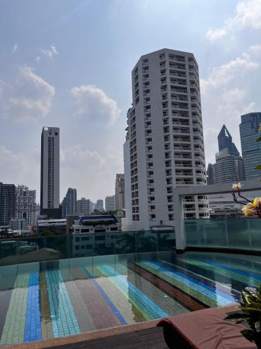 Spacious Sukhumvit Condo near EmQuartier