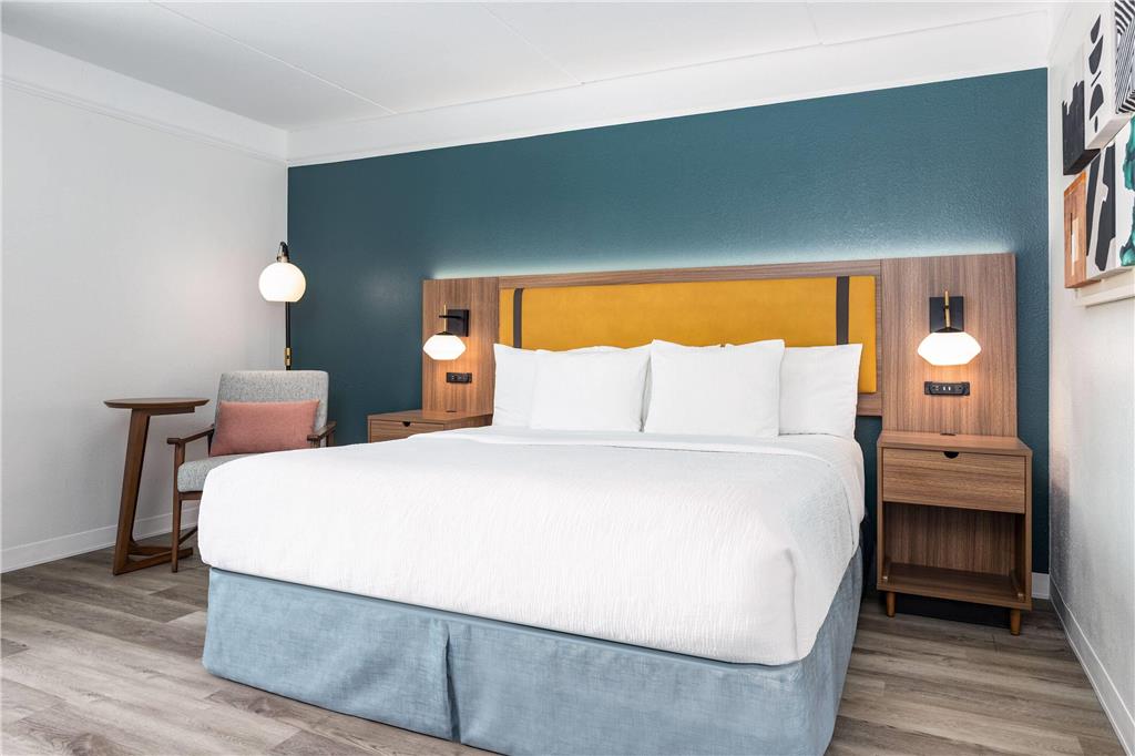 La Quinta Inn & Suites by Wyndham Sherman - photo 43