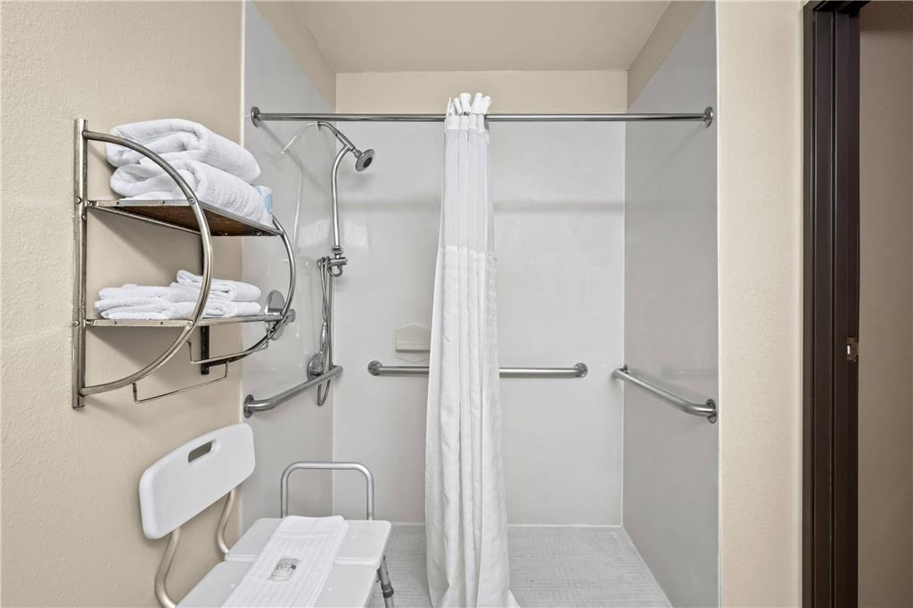 Quality Suites Irving Las Colinas - photo 9